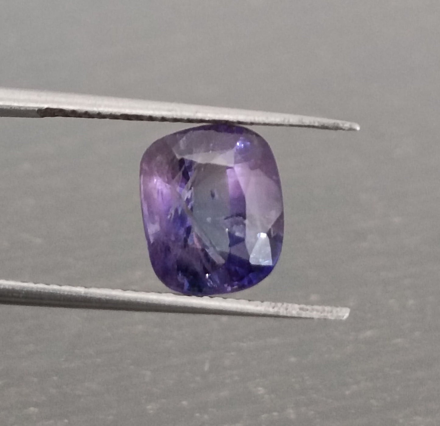 2.90ct IGI Certified Beautiful Bi-Color Blue-Purple Ceylon Sapphire, 100% Natural Earth Mined untreated Gemstone