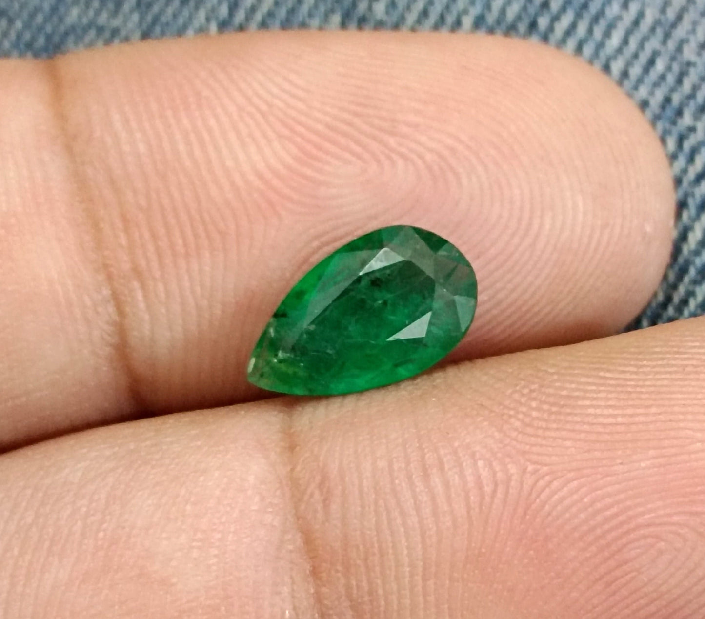 1.38ct Vivid Green Emerald, 100% Natural Earth mined Gem