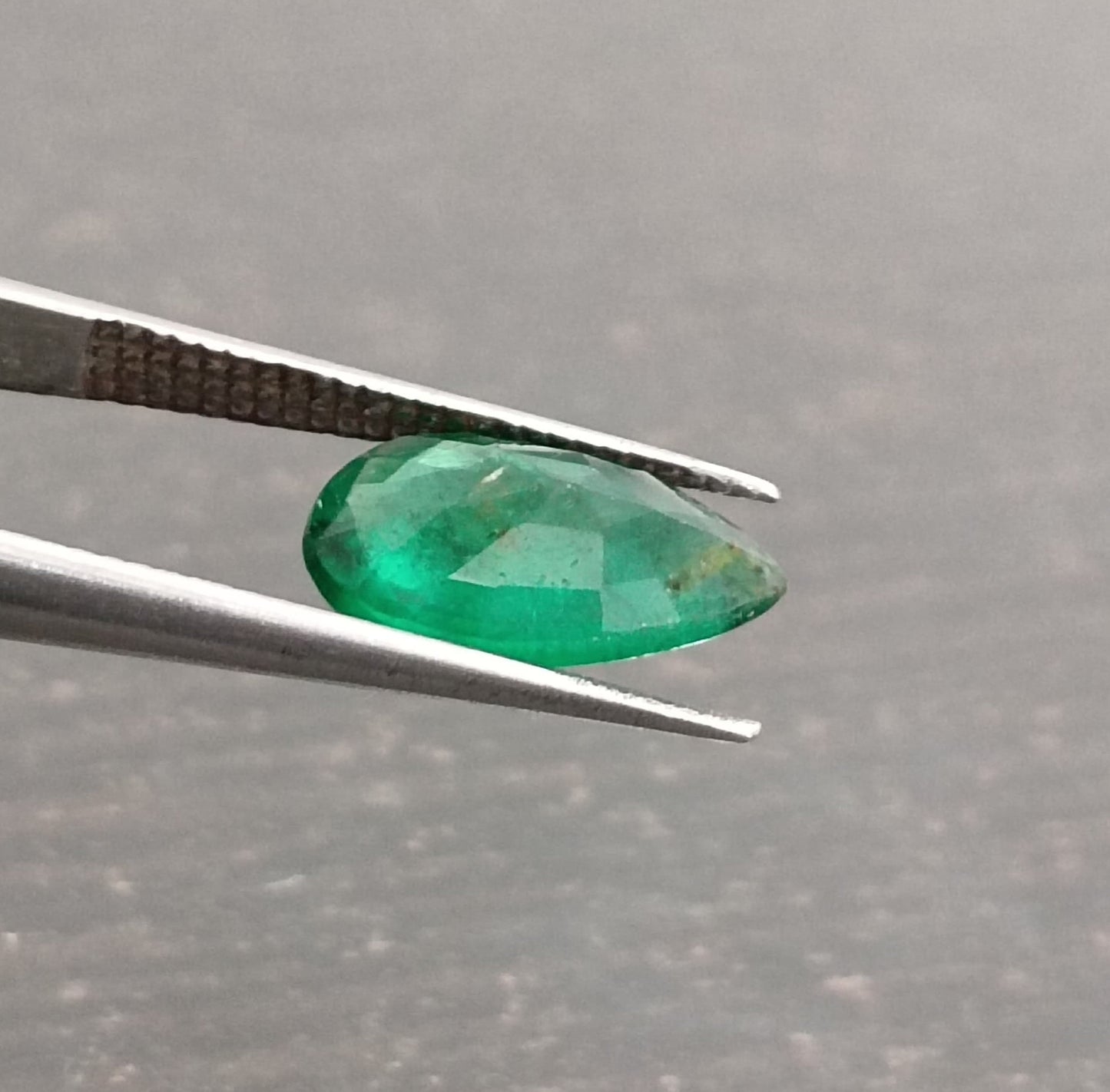 1.38ct Vivid Green Emerald, 100% Natural Earth mined Gem