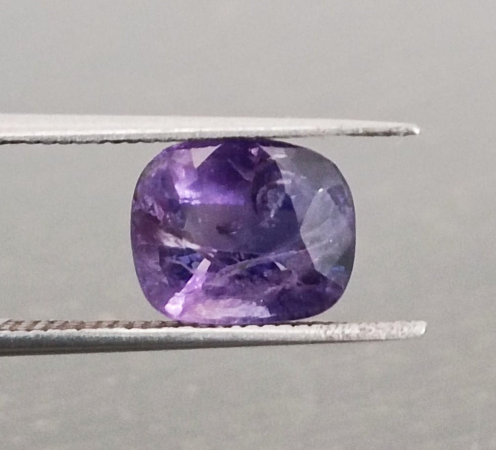 2.90ct IGI Certified Beautiful Bi-Color Blue-Purple Ceylon Sapphire, 100% Natural Earth Mined untreated Gemstone