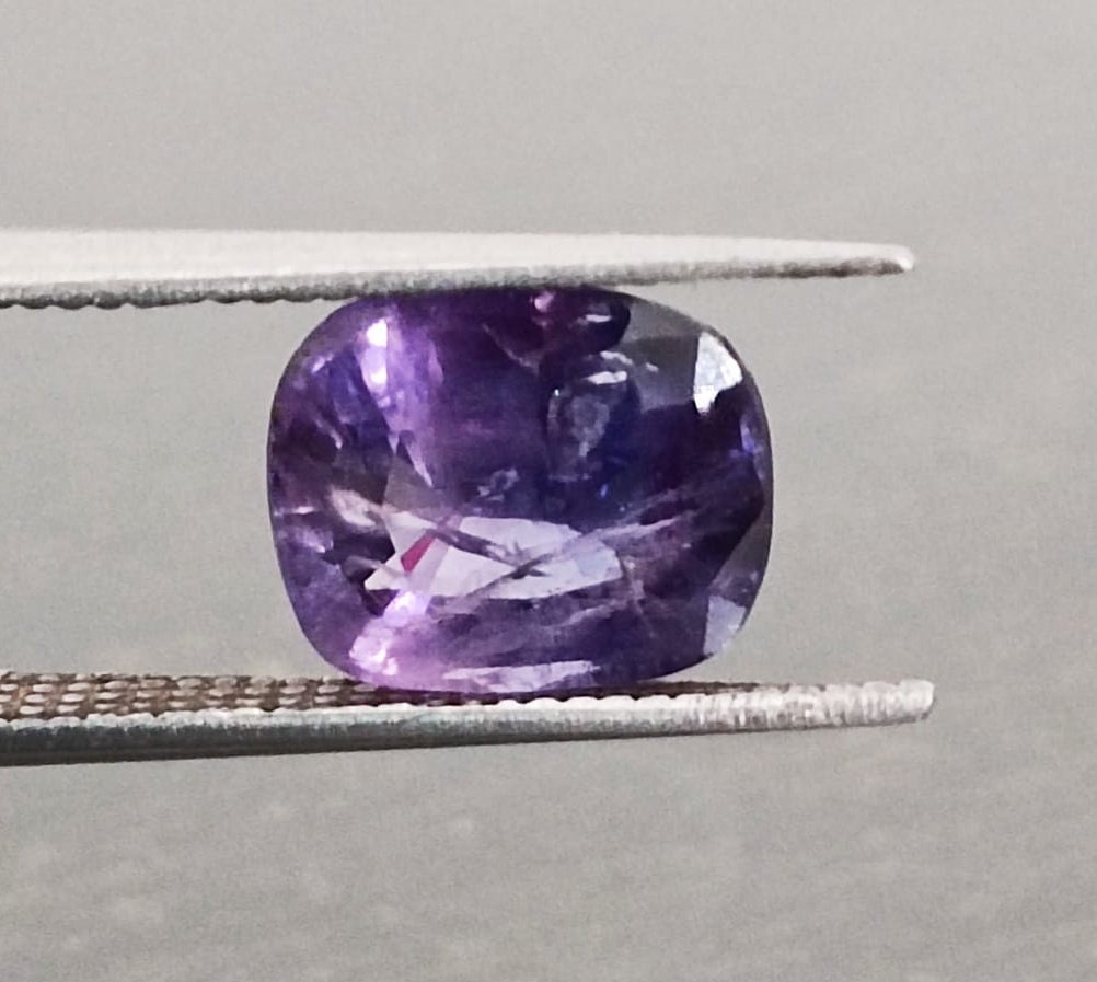 2.90ct IGI Certified Beautiful Bi-Color Blue-Purple Ceylon Sapphire, 100% Natural Earth Mined untreated Gemstone