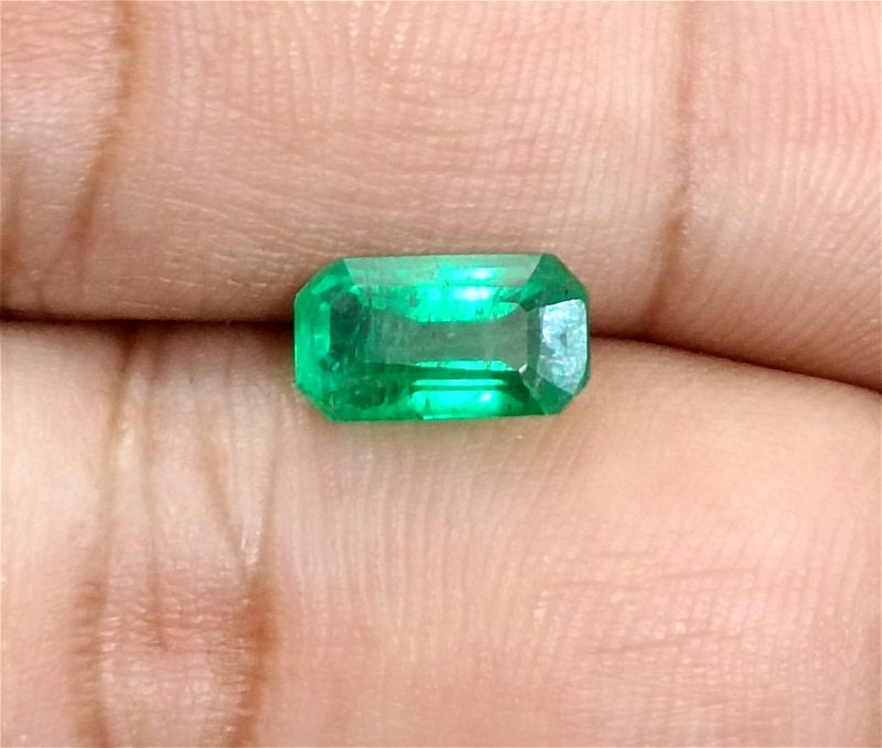 2.28ct Vivid Panjshir Emerald , 100% Natural Earth Mined Gem.