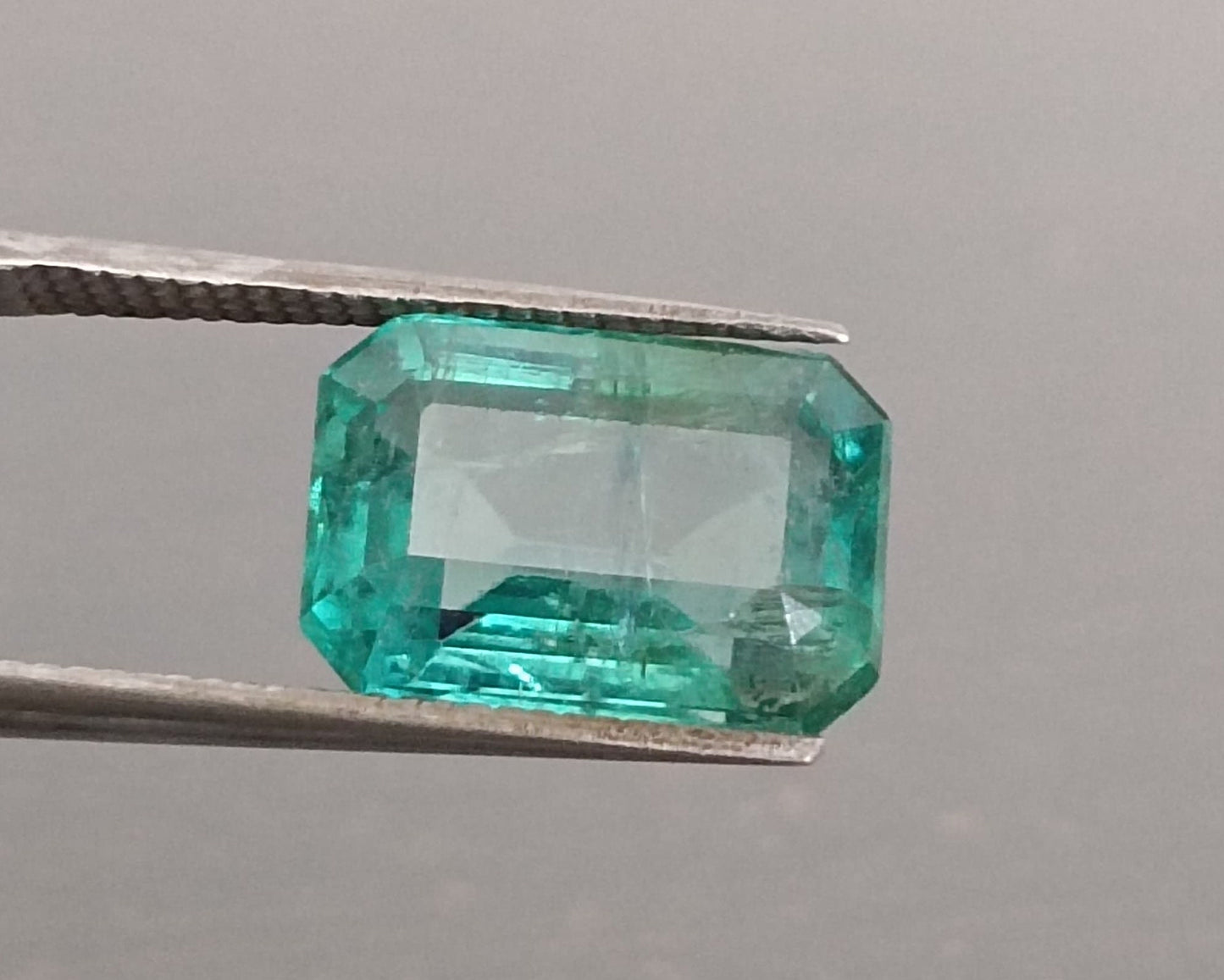 Certified 4.04ct  Emerald, 100% Natural Gem