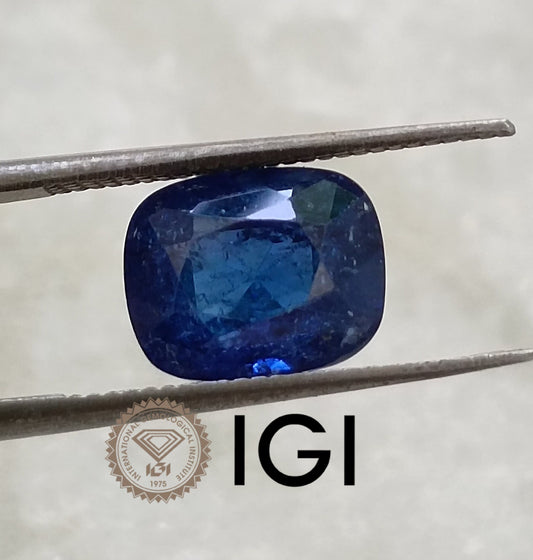 3.51ct IGI Certified Royal Blue Ceylon Sapphire, 100% Natural only heated Earth Mined Gemstone.