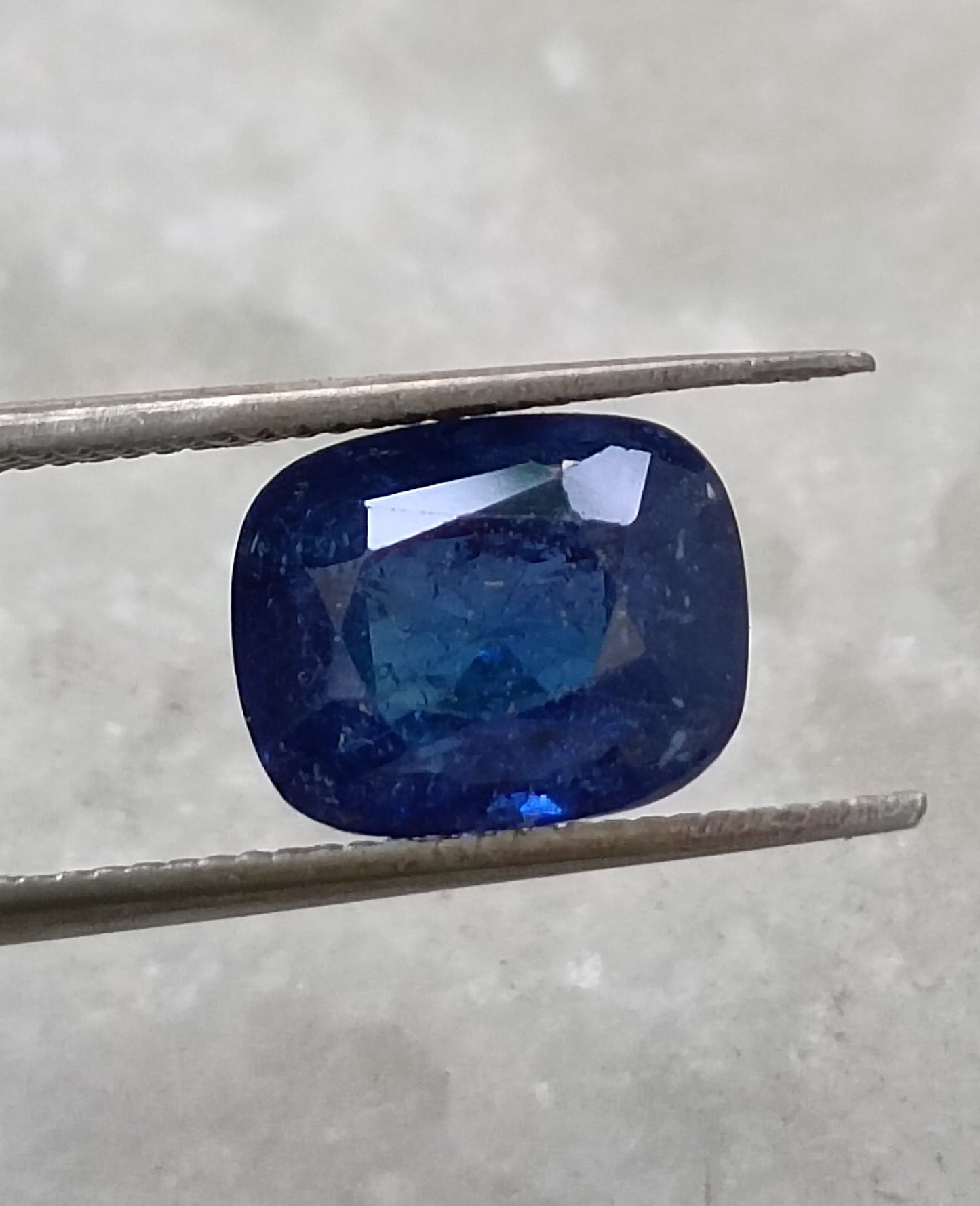 3.51ct IGI Certified Royal Blue Ceylon Sapphire, 100% Natural only heated Earth Mined Gemstone.