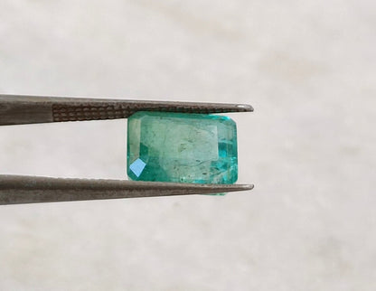 2.93ct Zambian Emerald , 100% Natural Earth Mined Gem.