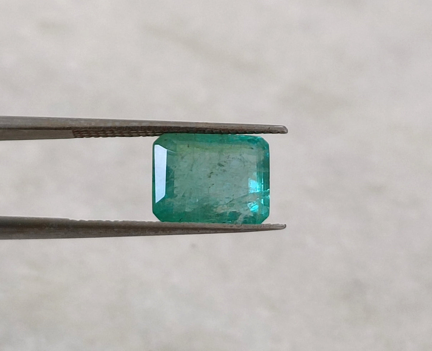 2.93ct Zambian Emerald , 100% Natural Earth Mined Gem.