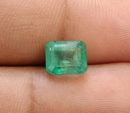 2.47ct Zambian Emerald , 100% Natural Earth Mined Gem.