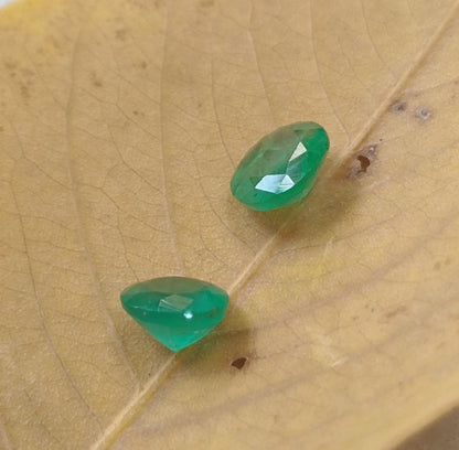 1.68ct / 2pcs Round Emerald , 100% Natural Earth Mined Gem.