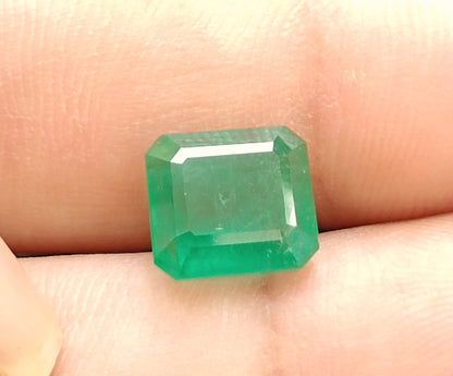 GSI Certified 4.30ct Velvet Green Colombian Emerald , 100% Natural Earth Mined Gemstone