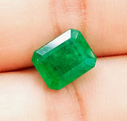 GSI Certified 3.67ct Medium Deep Green Zambian Emerald , 100% Natural Earth Mined Gemstone.