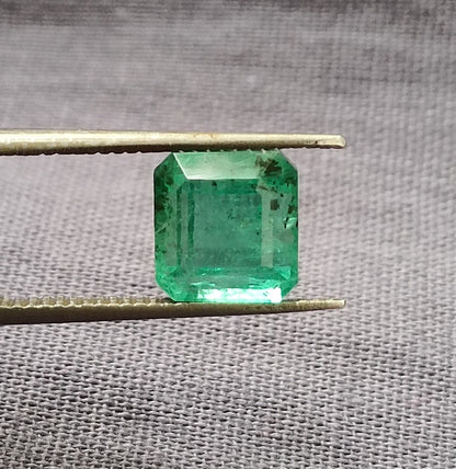 2.40ct Medium Vivid  Zambian Emerald , 100% Natural Earth Mined Gem.