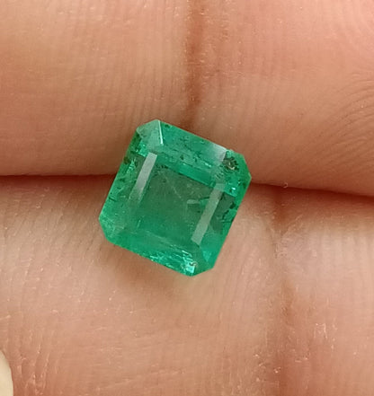 2.40ct Medium Vivid  Zambian Emerald , 100% Natural Earth Mined Gem.