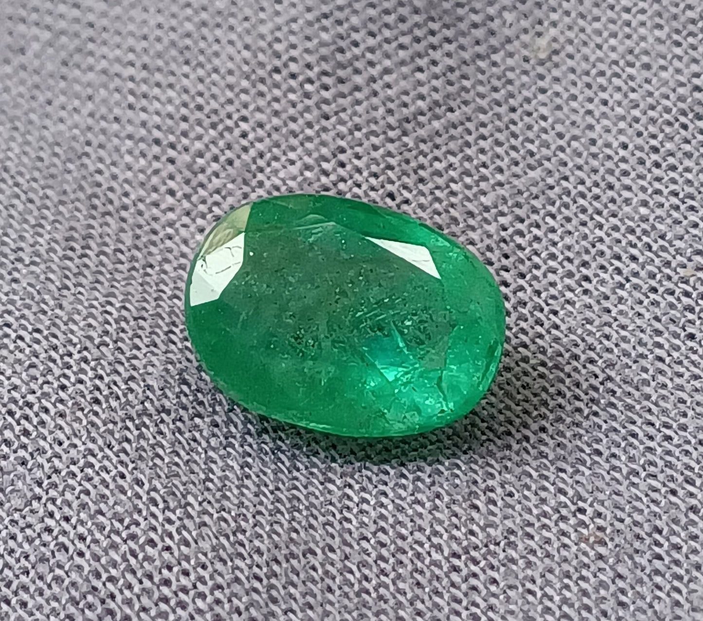 2.56ct Intense medium  Green Emerald , 100% Natural Earth Mined Gem.