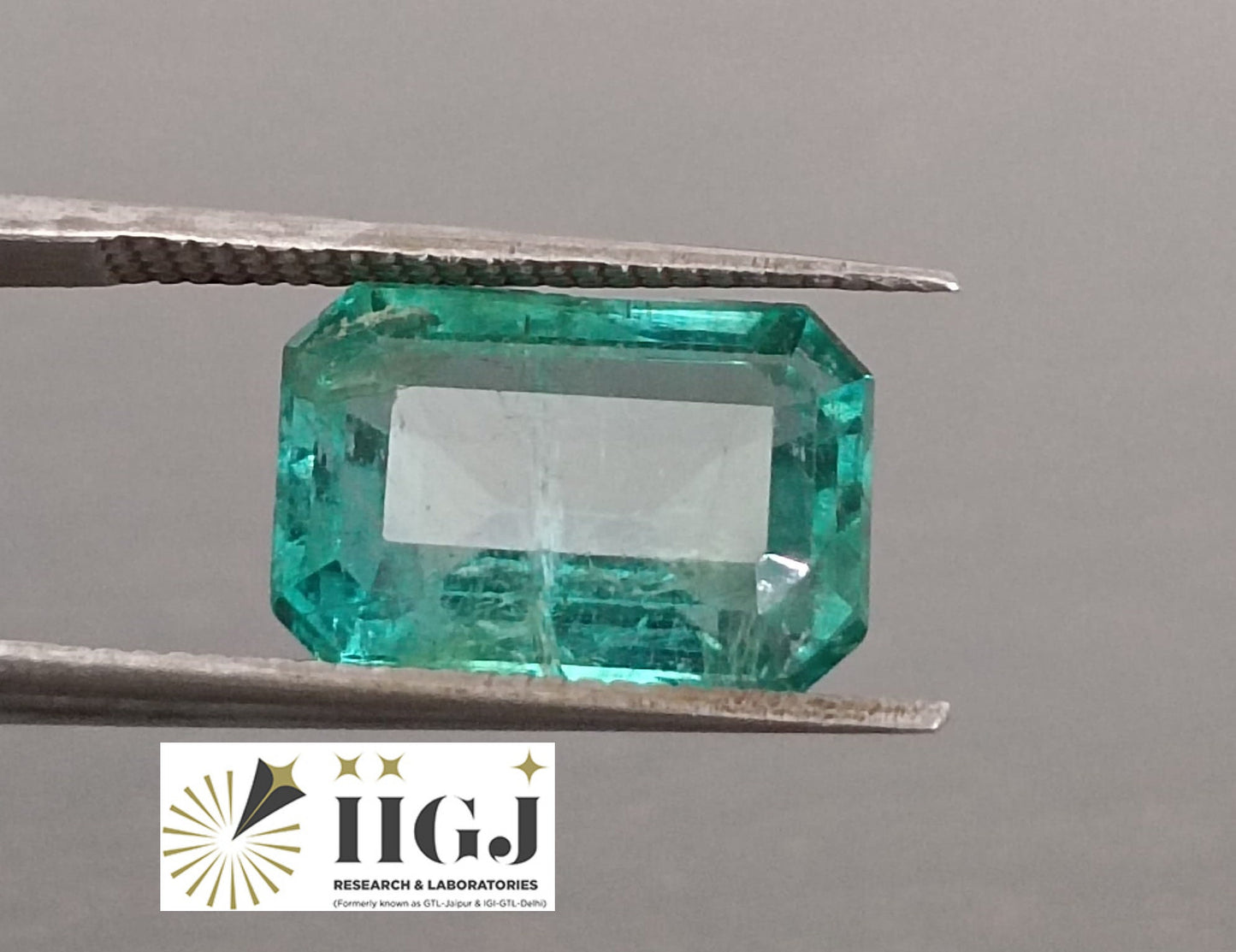 Certified 4.04ct  Emerald, 100% Natural Gem