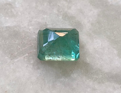 2.93ct Zambian Emerald , 100% Natural Earth Mined Gem.