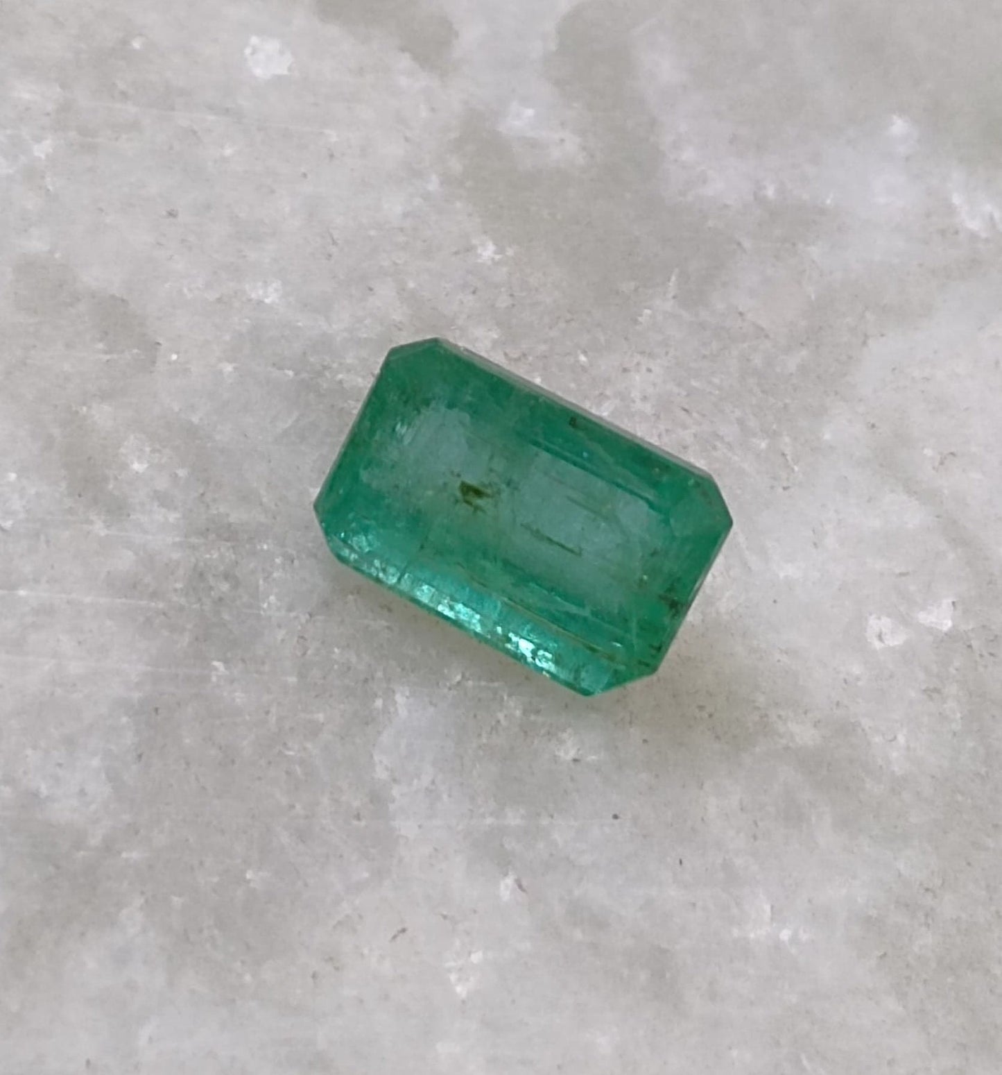 2.15ct Zambian Emerald , 100% Natural Earth Mined Gem.