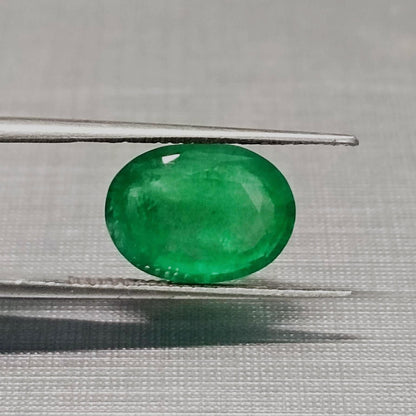 GSI Certified 3.25ct Velvet Green Swat Emerald , 100% Natural Earth Mined Gemstone