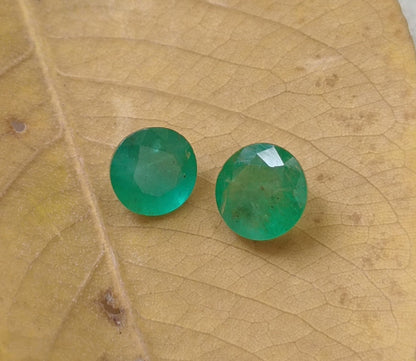 1.68ct / 2pcs Round Emerald , 100% Natural Earth Mined Gem.