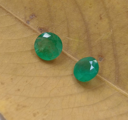 1.68ct / 2pcs Round Emerald , 100% Natural Earth Mined Gem.