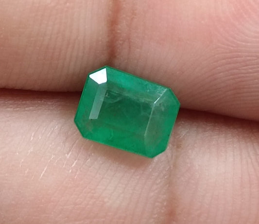 1.82ct  Zambian Emerald , 100% Natural Earth Mined Gem.