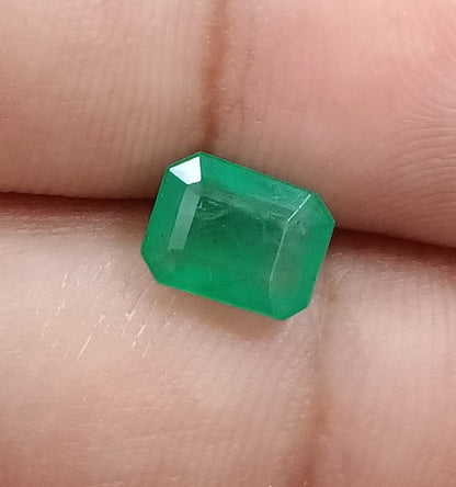 1.82ct  Zambian Emerald , 100% Natural Earth Mined Gem.