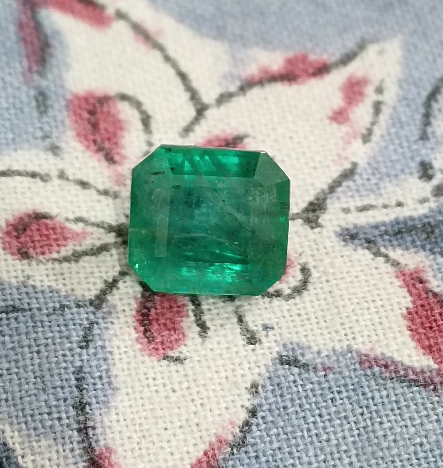 4.36ct Medium Deep Golden Green  Emerald , 100% Natural Earth Mined Gem.