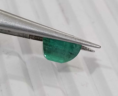 4.36ct Medium Deep Golden Green  Emerald , 100% Natural Earth Mined Gem.