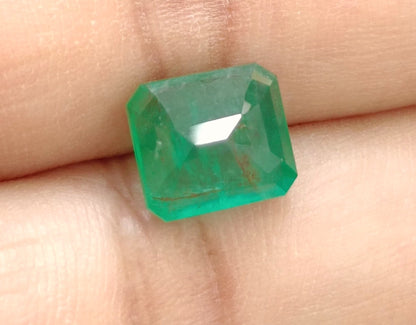 GSI Certified 4.30ct Velvet Green Colombian Emerald , 100% Natural Earth Mined Gemstone