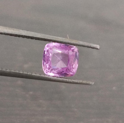 1.00ct Pink Ceylon Sapphire, 100% Natural untreated Gem