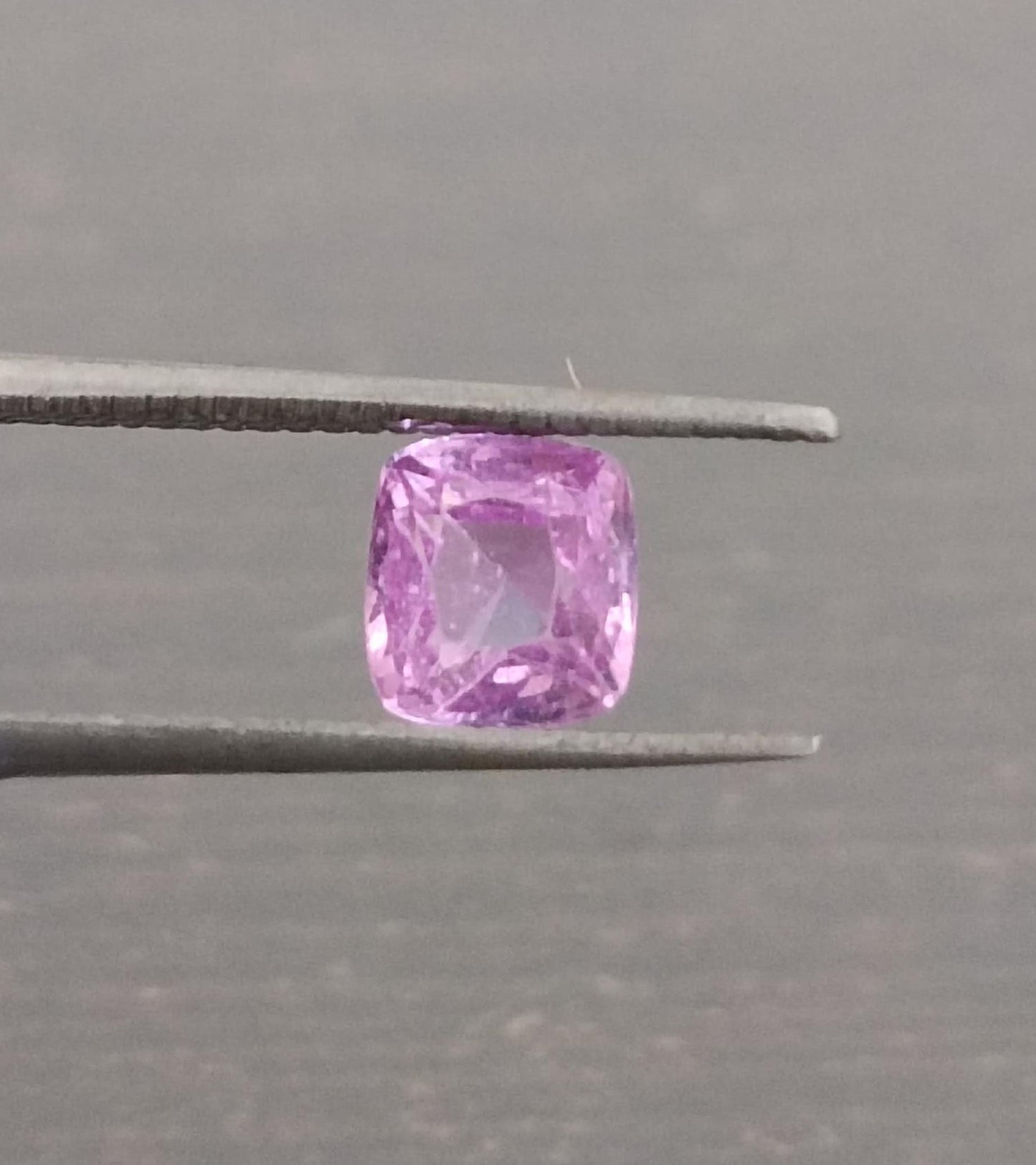 1.00ct Pink Ceylon Sapphire, 100% Natural untreated Gem