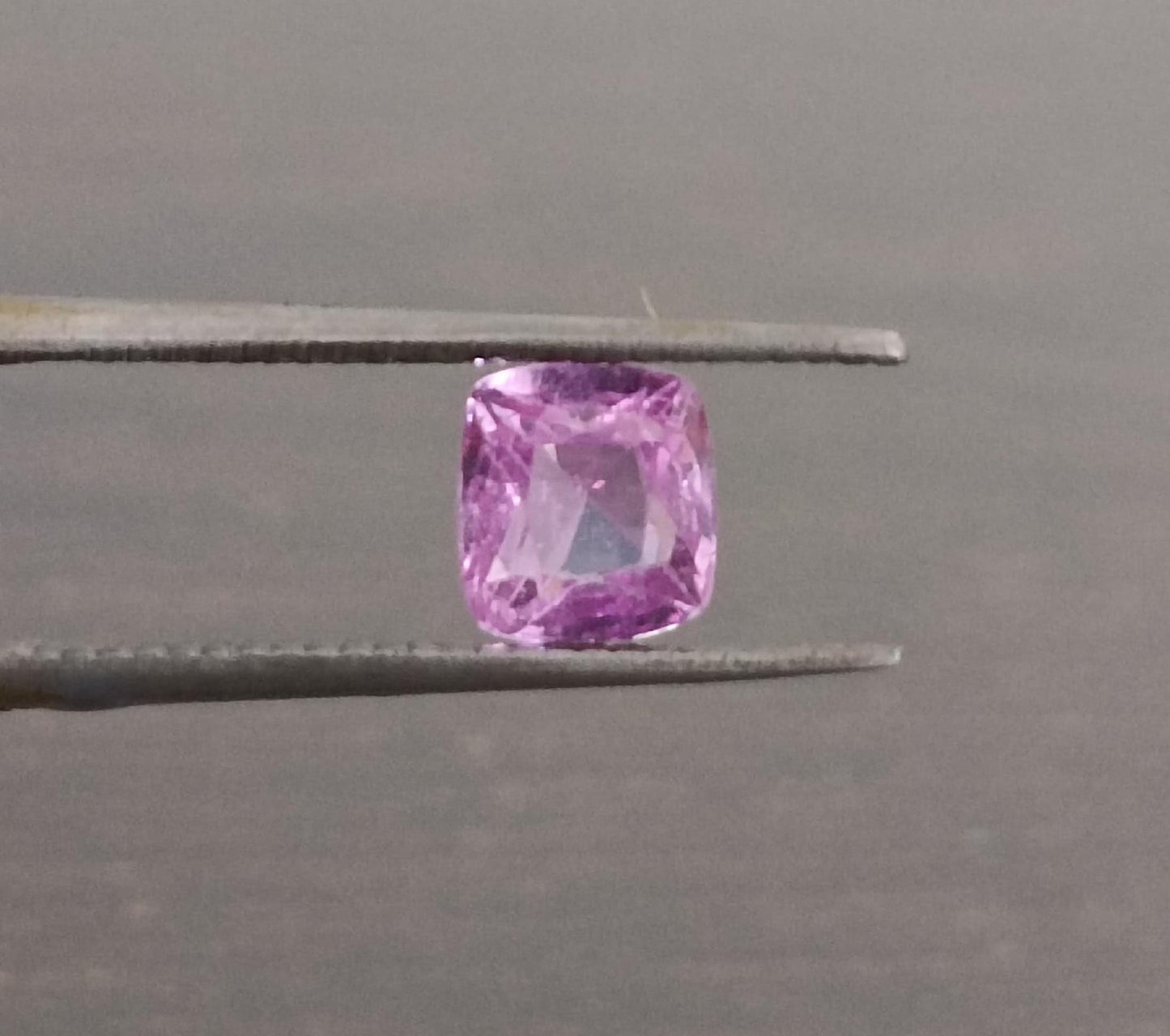 1.00ct Pink Ceylon Sapphire, 100% Natural untreated Gem