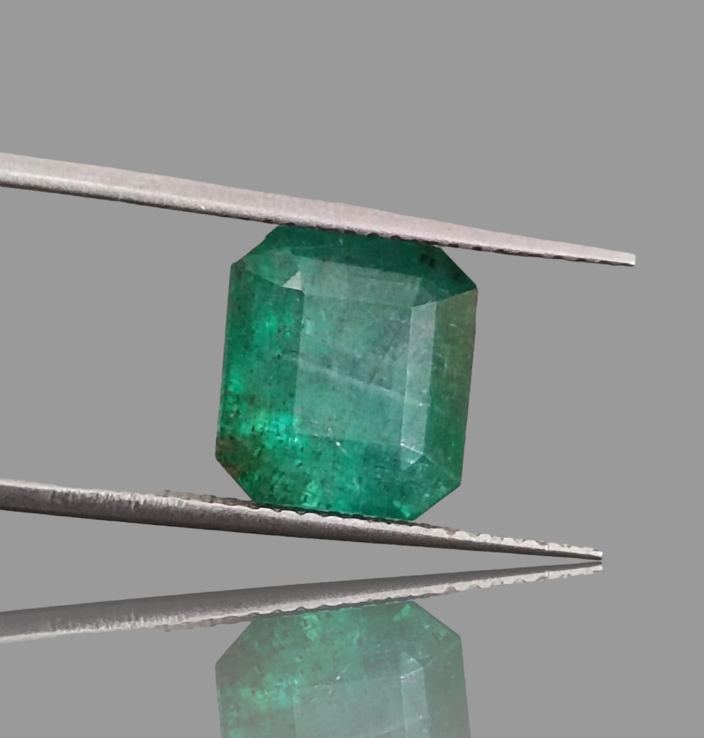 4.36ct  Deep Green Zambian Emerald , 100% Natural Earth Mined Gem.