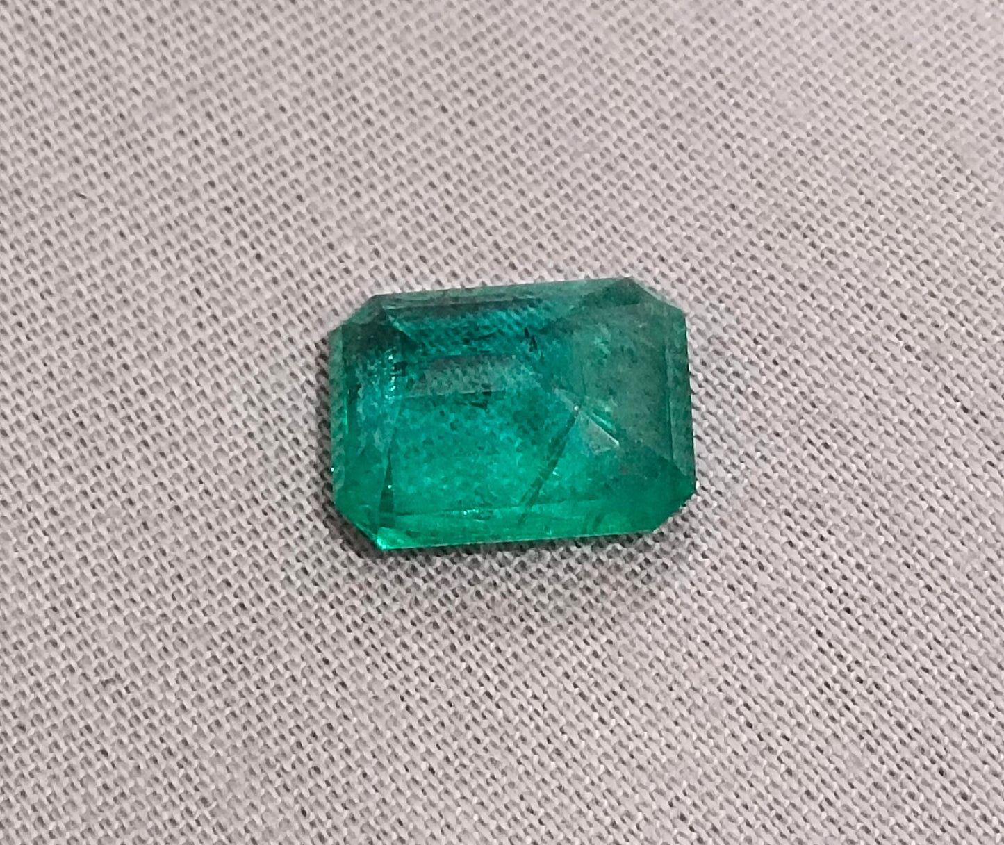 4.85ct GSI Certified Quality  Emerald, 100% Natural Gemstone