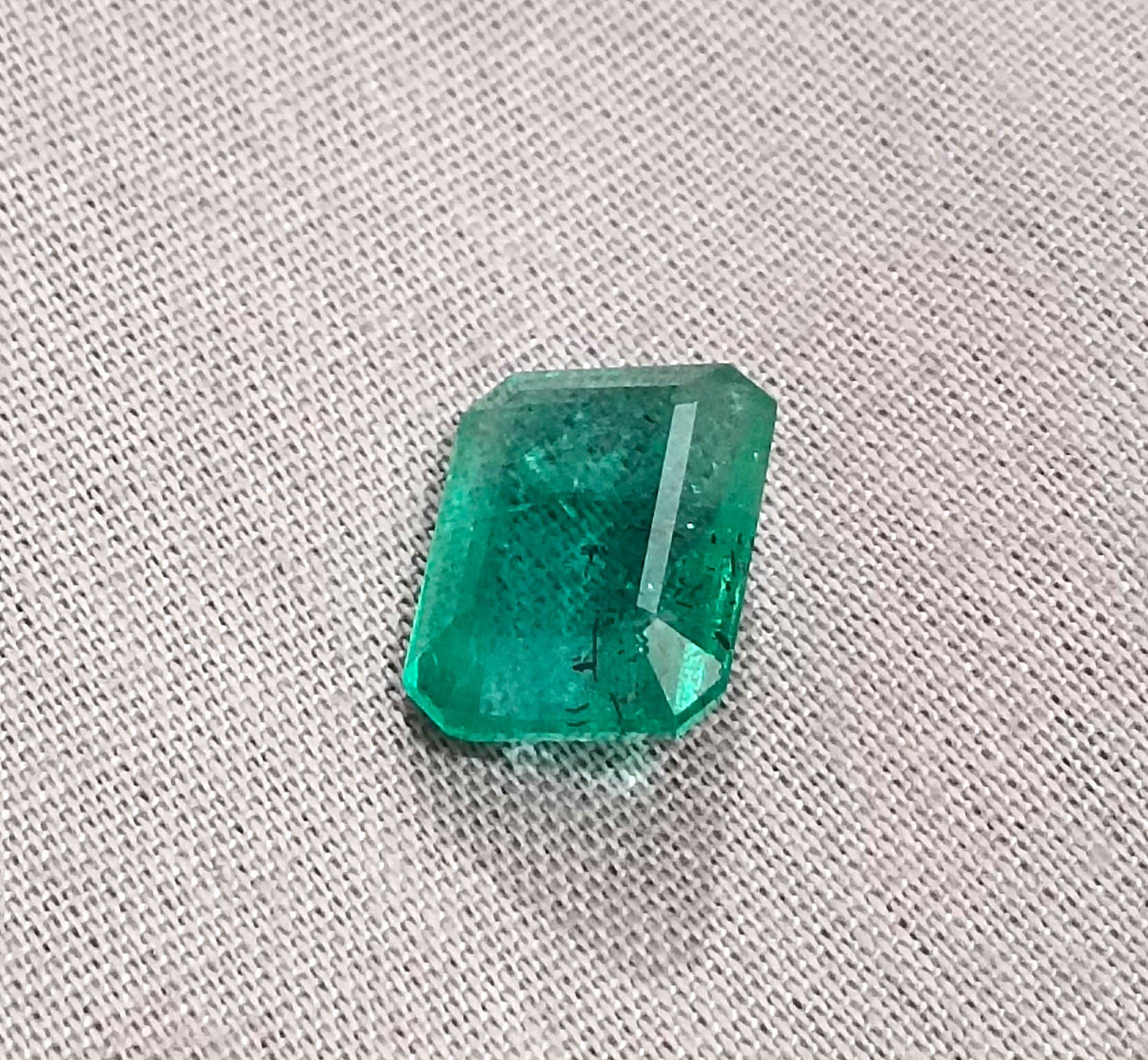 4.85ct GSI Certified Quality  Emerald, 100% Natural Gemstone