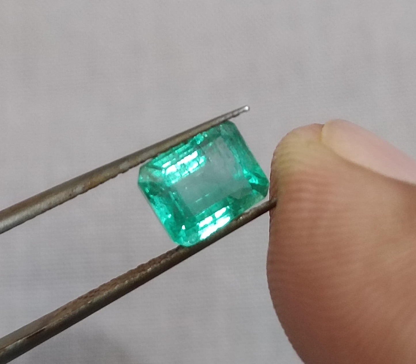 1.84ct Colombian Emerald , 100% Natural Earth Mined Gemstone