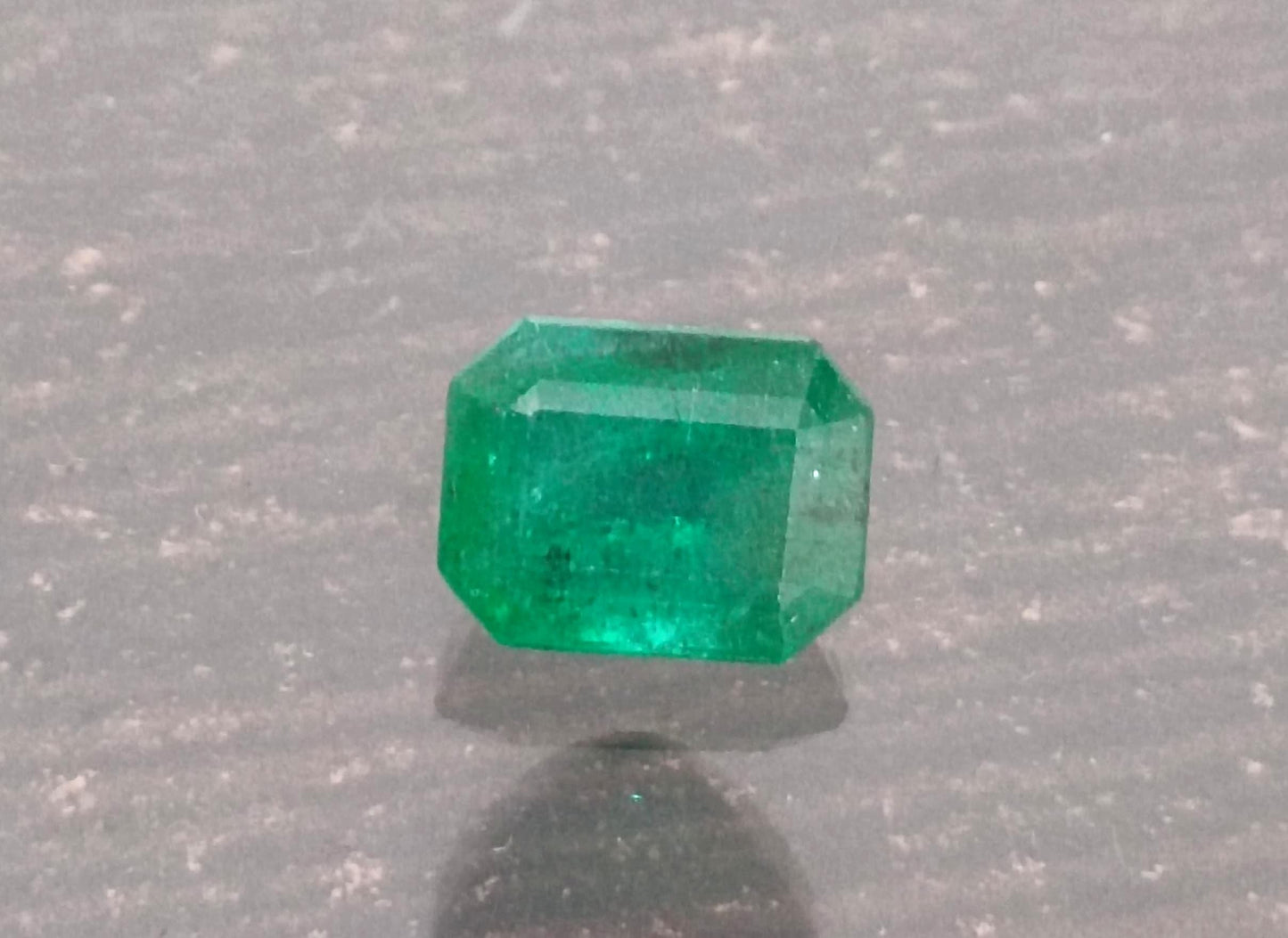 2.38ct Swat Emerald , 100% Natural Earth Mined Gem.