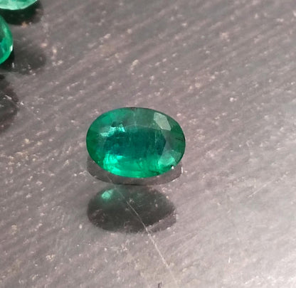 1.68ct Deep Glass Green Emerald , 100% Natural Earth Mined Gem.