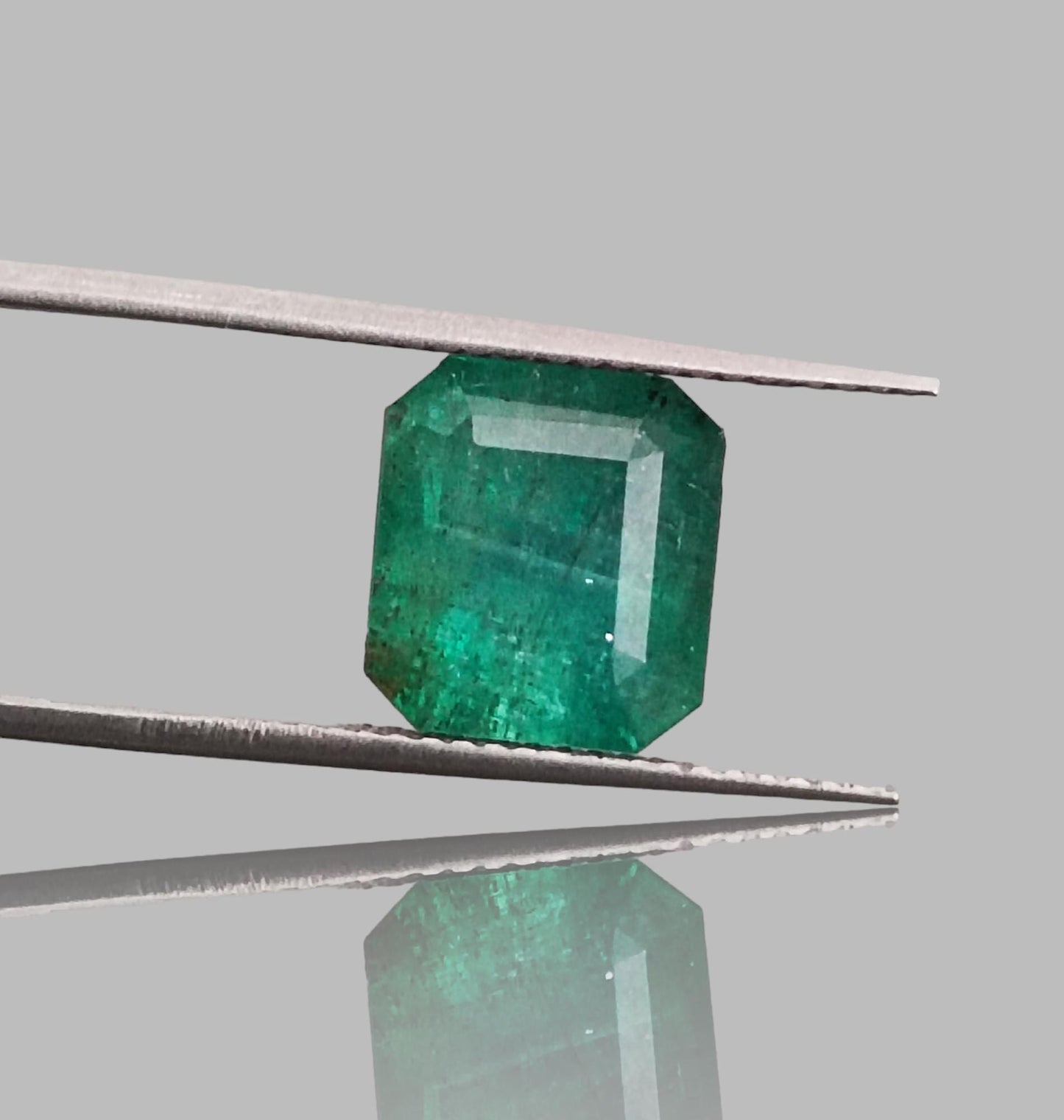 4.36ct  Deep Green Zambian Emerald , 100% Natural Earth Mined Gem.