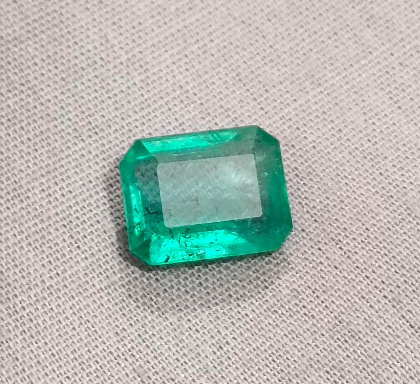 4.85ct GSI Certified Quality  Emerald, 100% Natural Gemstone