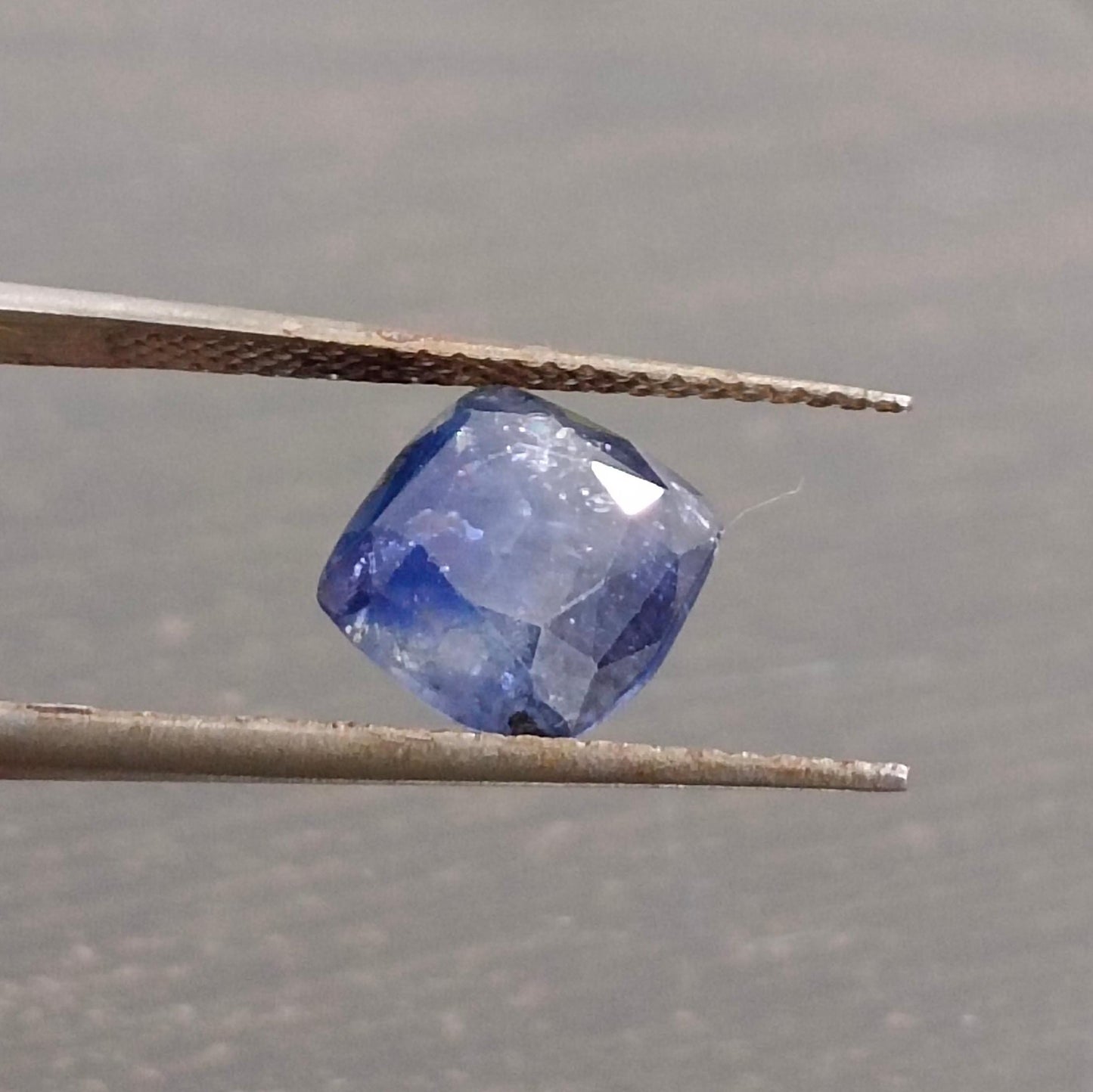 3.44ct Certified  Blue Ceylon Sapphire, 100% Natural Only Heat Earth Mined Gemstone.