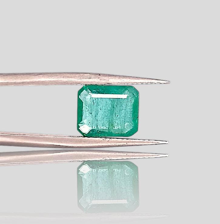 2.70ct Zambian Emerald , 100% Natural Gem