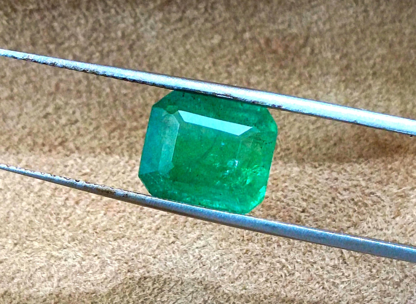 4.12ct IGI Certified Vivid Green Emerald Cut Swat Emerald, 100% Natural Earth Mined Gemstone.