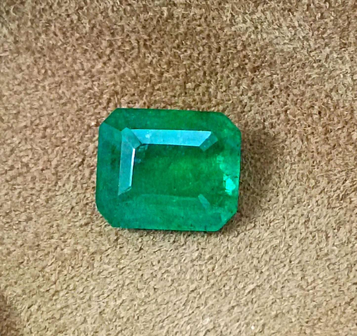 4.12ct IGI Certified Vivid Green Emerald Cut Swat Emerald, 100% Natural Earth Mined Gemstone.