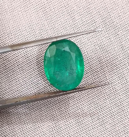 4.09ct IGI Certified Velvet Green Swat Emerald, 100% Natural Earth Mined Gemstone