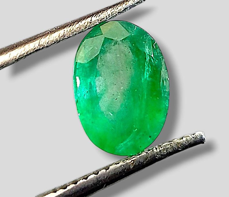 1.81ct Vivid Green Emerald, 100% Natural Gem