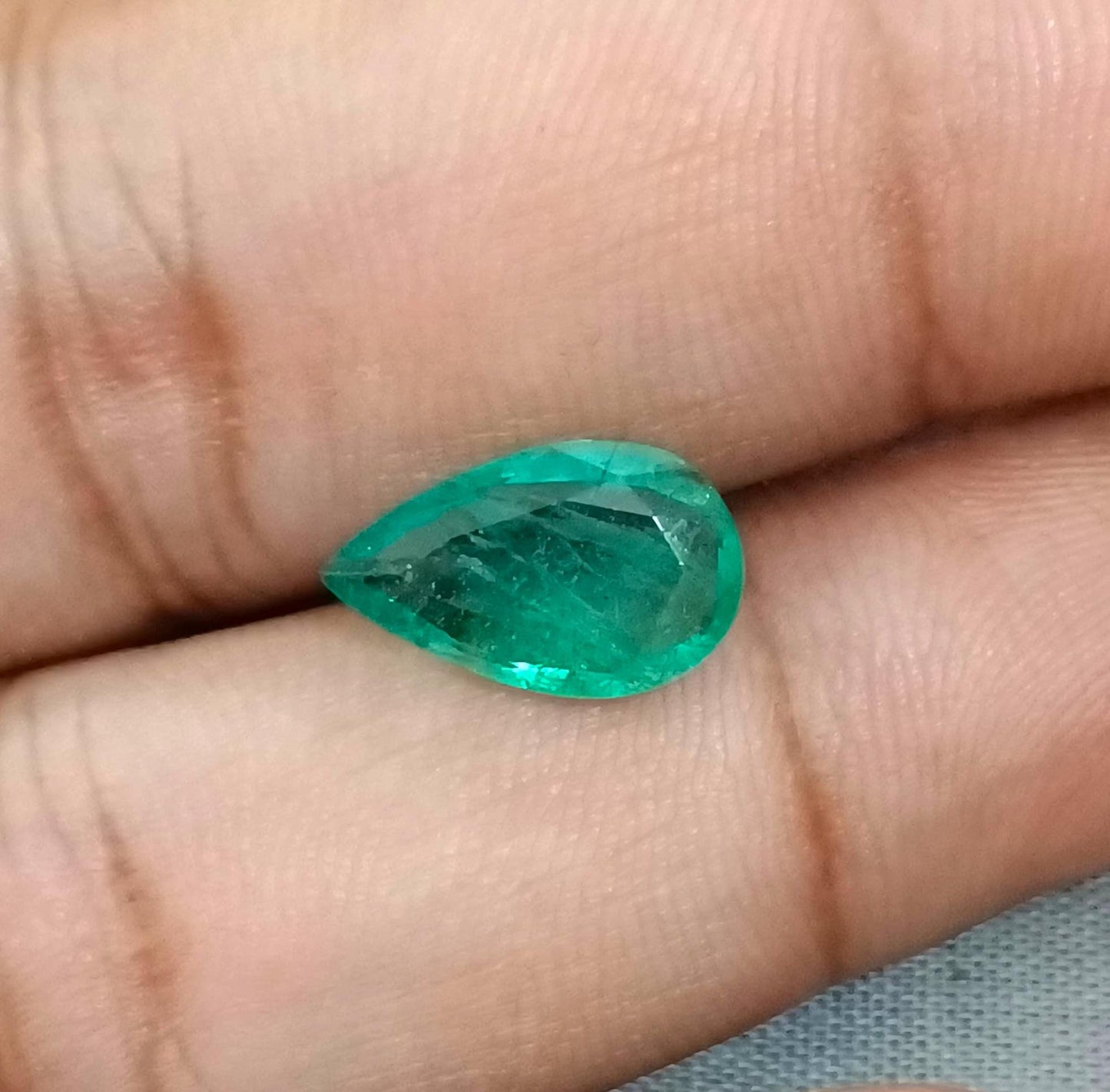 2.82ct Zambian Emerald, 100% Natural Earth Mined Gemstone.