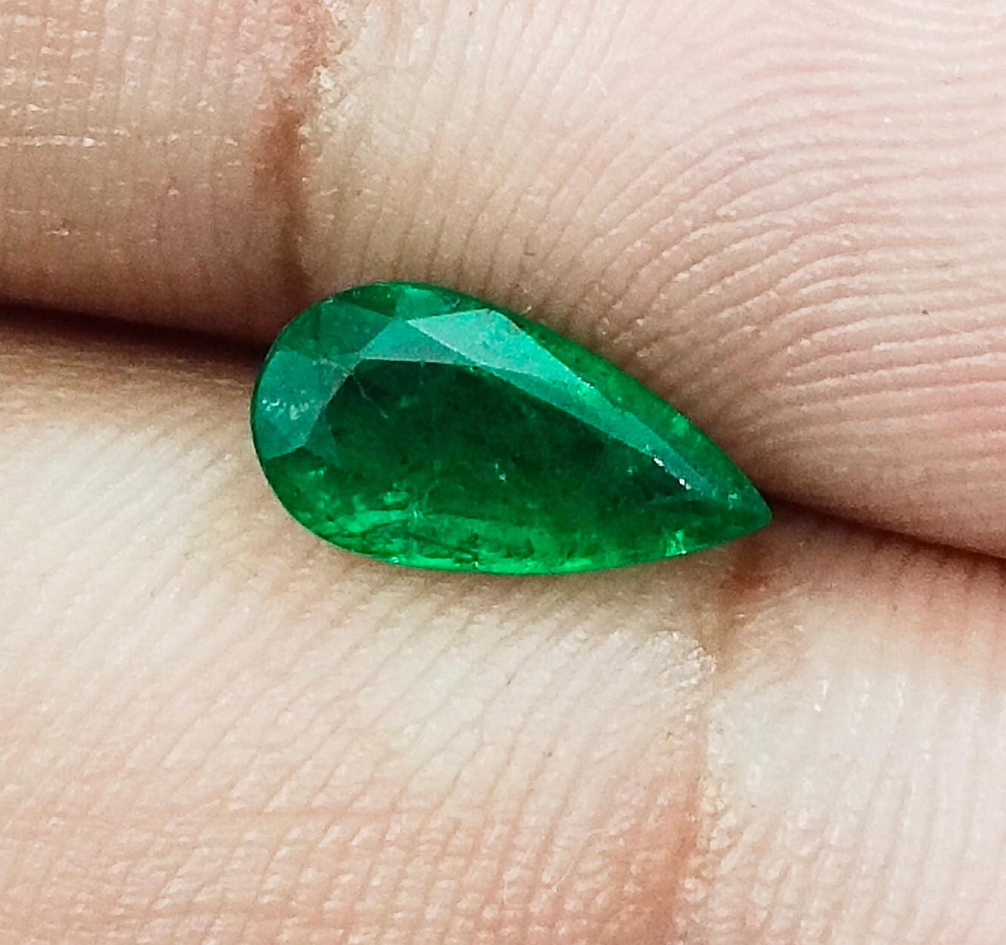 GSI Certified 1.23ct Vivid Deep Swat Emerald , 100% Natural Earth Mined Gemstone