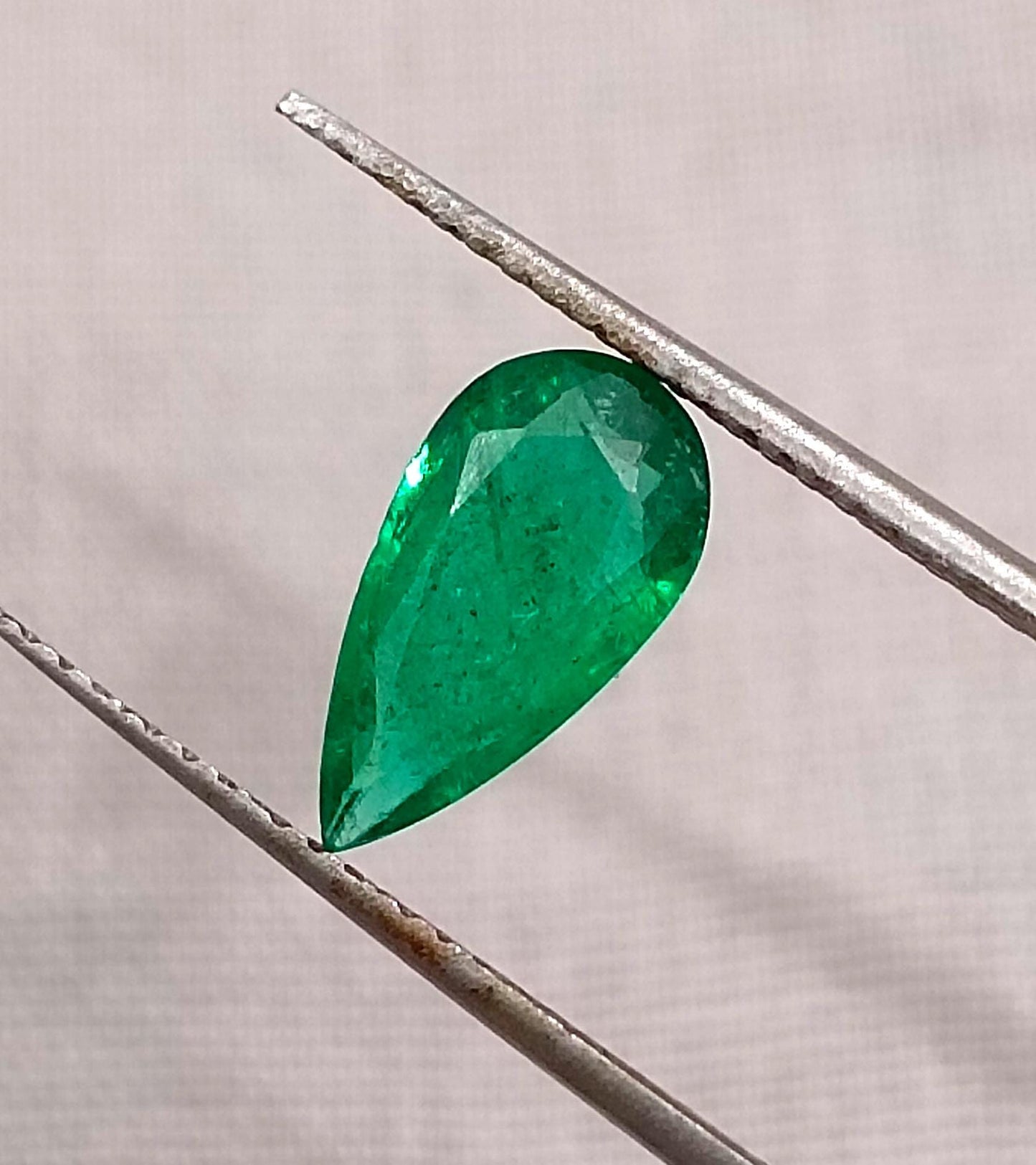 GSI Certified 1.23ct Vivid Deep Swat Emerald , 100% Natural Earth Mined Gemstone