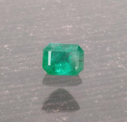 2.38ct Swat Emerald , 100% Natural Earth Mined Gem.